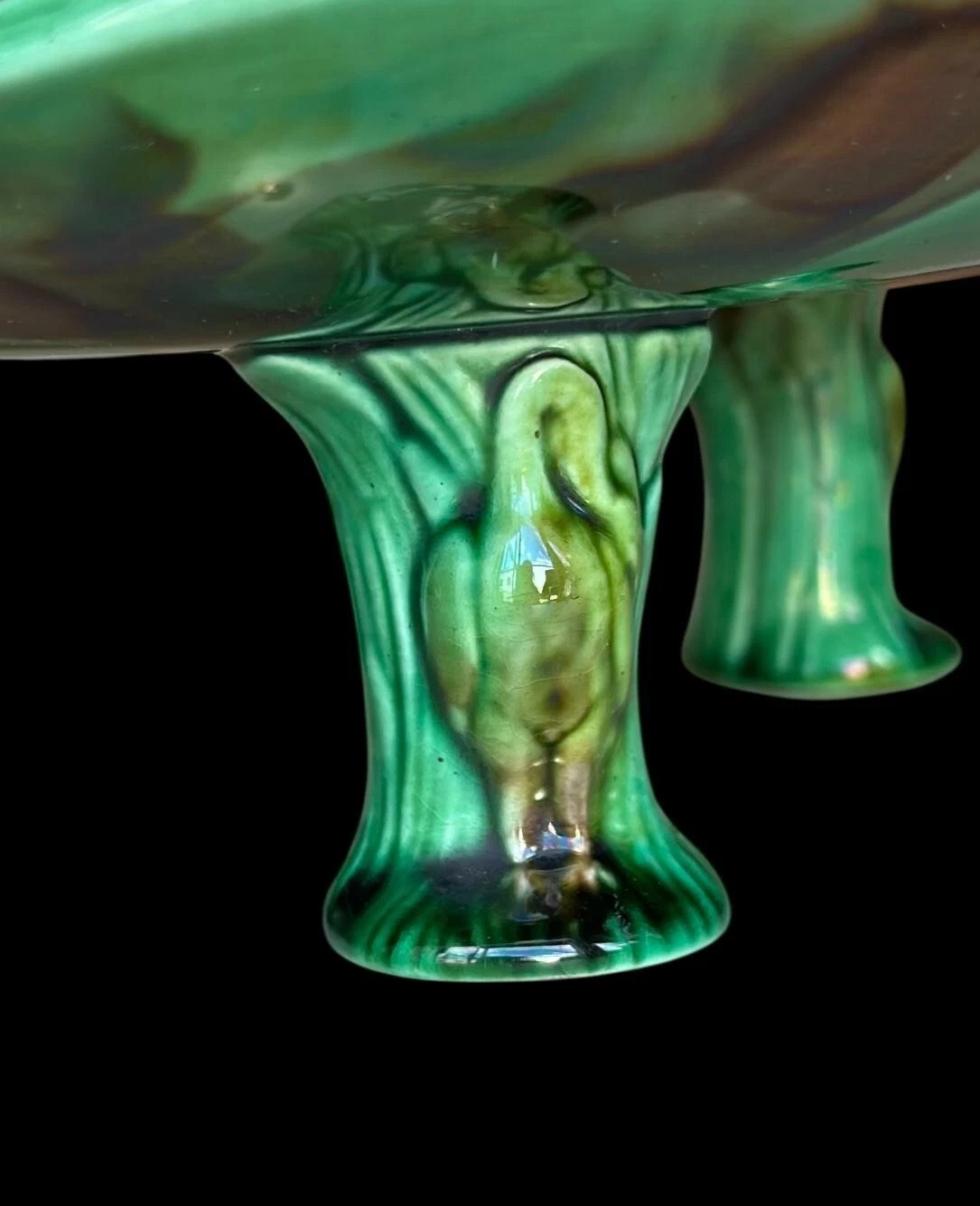 Antique Green Majolica Ceramic Lily Pad Plate with Stork Feet Iridescent Glaze - Image 8