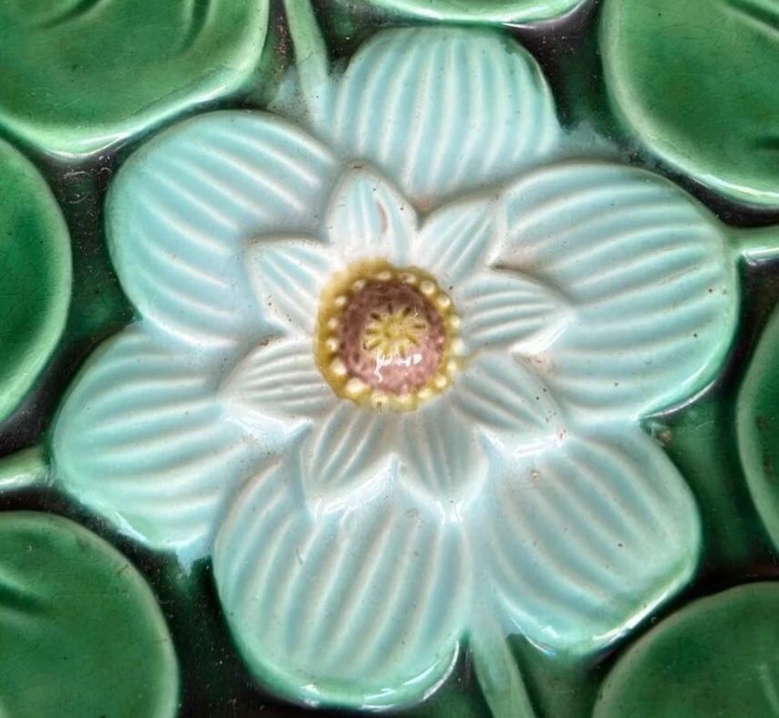 Antique Green Majolica Ceramic Lily Pad Plate with Stork Feet Iridescent Glaze - Image 10