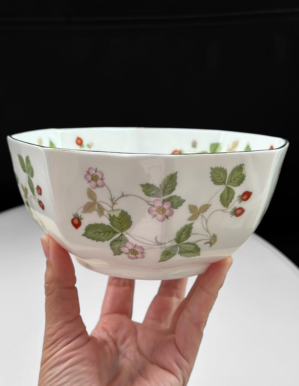 Wedgwood Wild Strawberry Octagonal Bowl Cereal Bowl or Oatmeal Bowl - Image 6