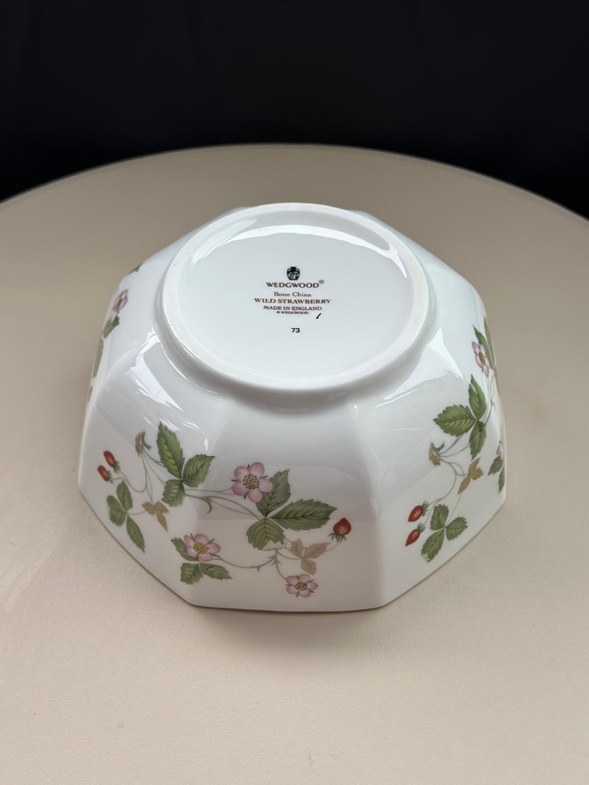 Wedgwood Wild Strawberry Octagonal Bowl Cereal Bowl or Oatmeal Bowl - Image 4