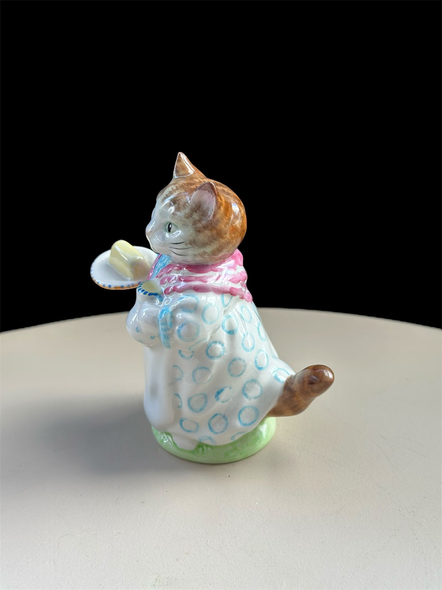 Beswick Beatrix Potter Figurine Ribby (with butter and cream) BP-2 Beswick Gold Oval - Image 2