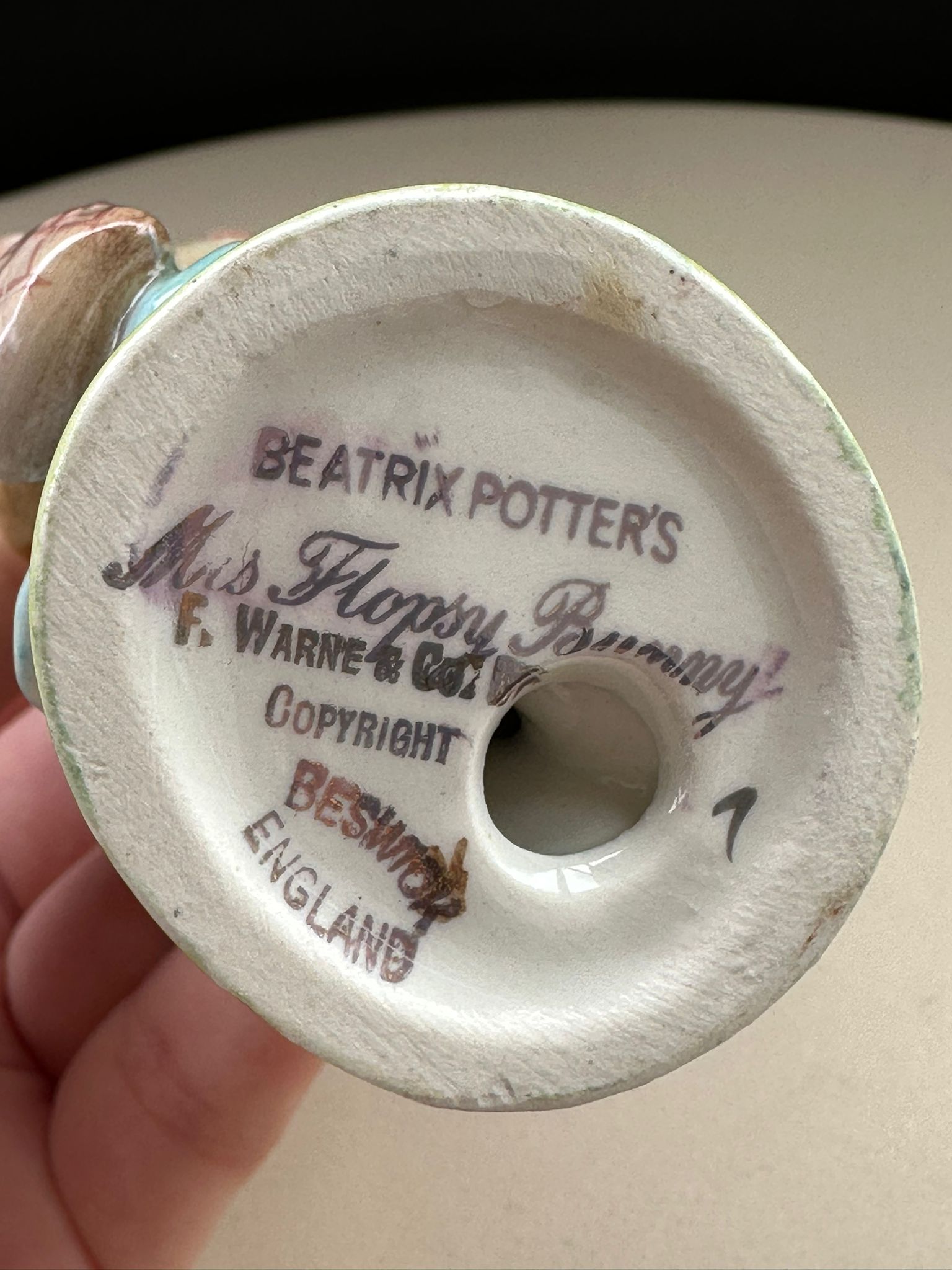 Beswick Beatrix Potter Figurine Mrs Flopsy Bunny (Light Blue Dress) - Image 5