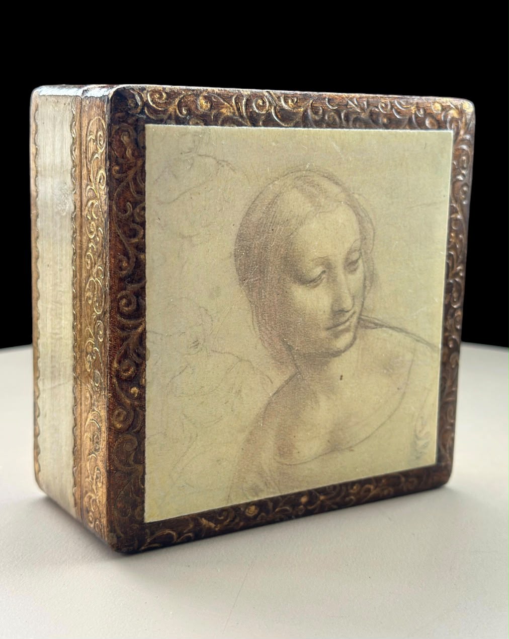 Vintage Florentine Wooden Box – Hand-Applied Gold Leaf & Leonardo da Vinci Art - Image 2